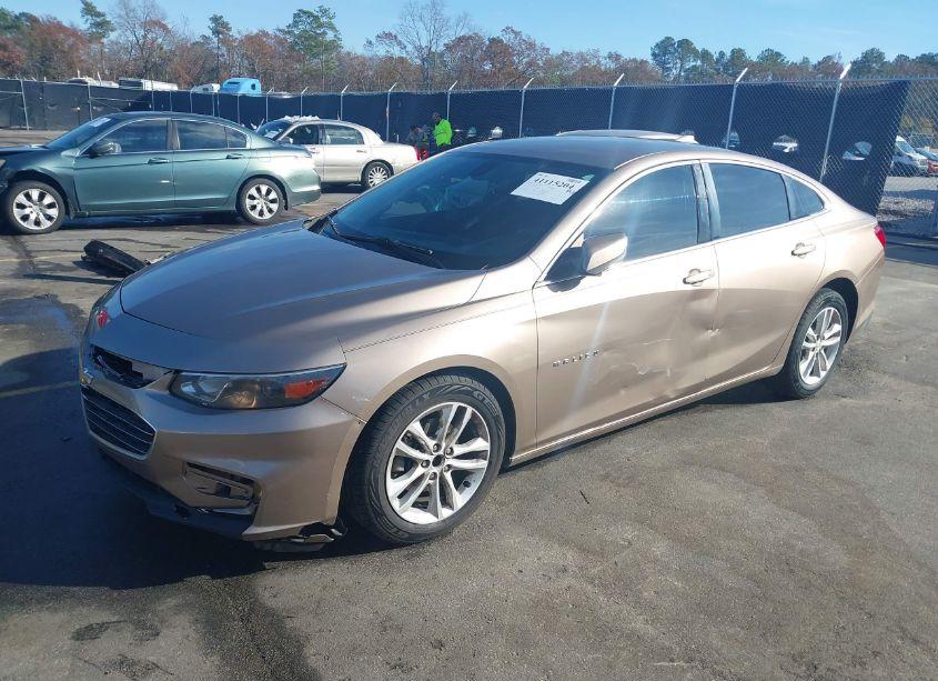 Photo 2 of 2018 Chevrolet Malibu LT (VIN 1G1ZD5STXJF132335)