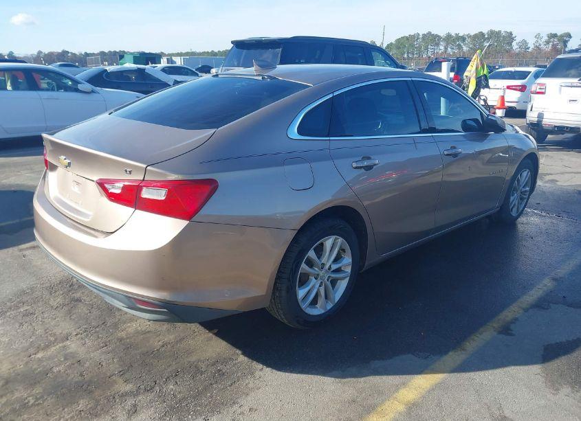 Photo 4 of 2018 Chevrolet Malibu LT (VIN 1G1ZD5STXJF132335)