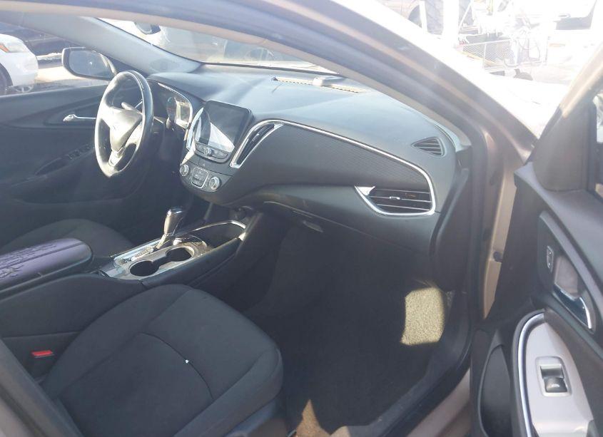 Photo 5 of 2018 Chevrolet Malibu LT (VIN 1G1ZD5STXJF132335)