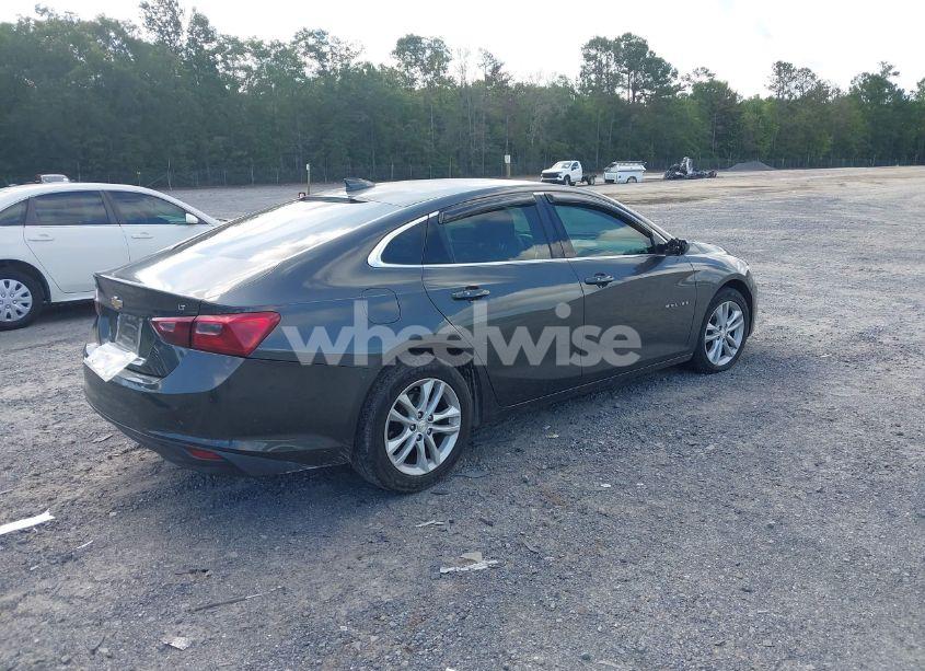 Photo 4 of 2018 Chevrolet Malibu LT (VIN 1G1ZD5STXJF134828)