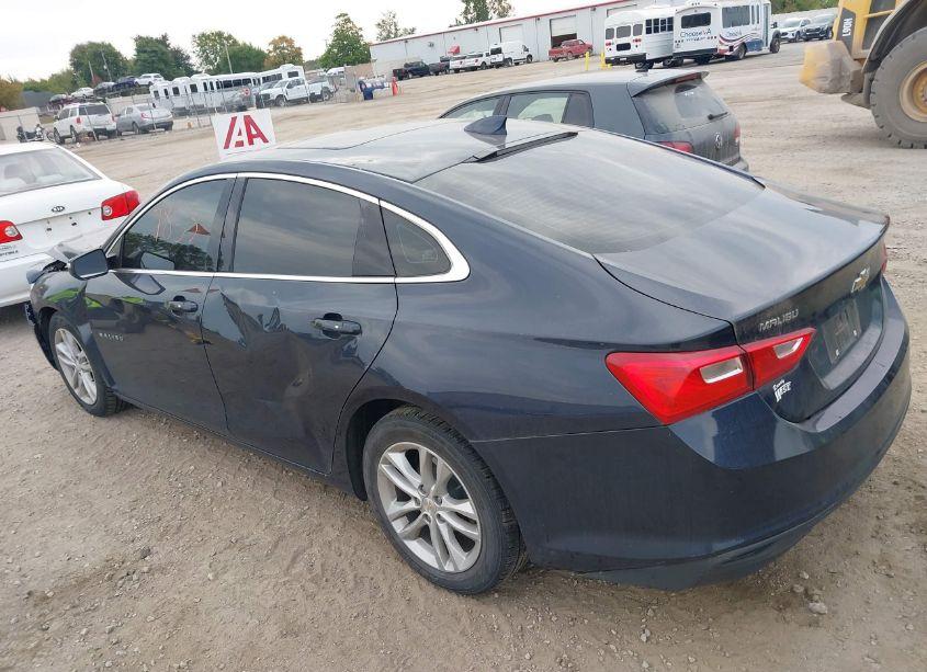 Photo 3 of 2018 Chevrolet Malibu LT (VIN 1G1ZD5STXJF137339)