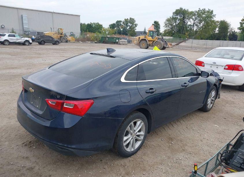 Photo 4 of 2018 Chevrolet Malibu LT (VIN 1G1ZD5STXJF137339)