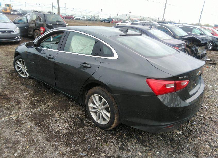 Photo 3 of 2018 Chevrolet Malibu LT (VIN 1G1ZD5STXJF145473)