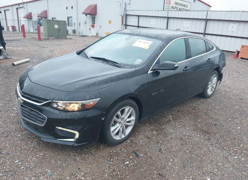 Photo 2 of 2018 Chevrolet Malibu LT (VIN 1G1ZD5STXJF153511)