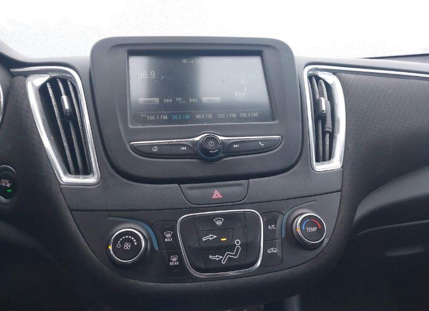 Photo 21 of 2018 Chevrolet Malibu LT (VIN 1G1ZD5STXJF153511)