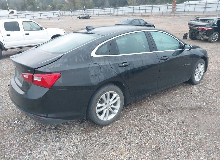 Photo 4 of 2018 Chevrolet Malibu LT (VIN 1G1ZD5STXJF153511)