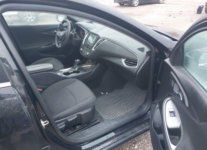 Photo 5 of 2018 Chevrolet Malibu LT (VIN 1G1ZD5STXJF153511)