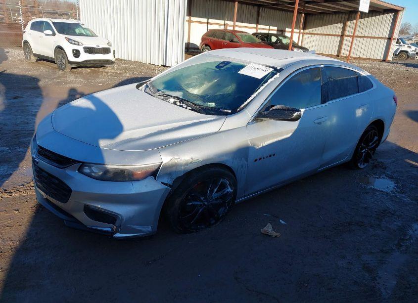 Photo 2 of 2018 Chevrolet Malibu LT (VIN 1G1ZD5STXJF162239)