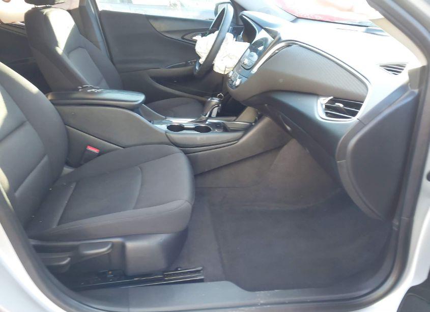 Photo 5 of 2018 Chevrolet Malibu LT (VIN 1G1ZD5STXJF162239)