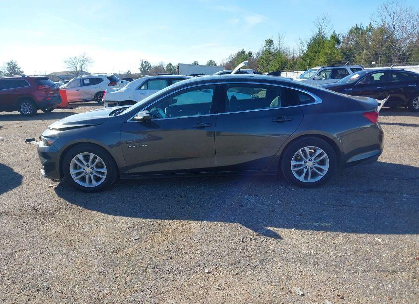 Photo 15 of 2018 Chevrolet Malibu LT (VIN 1G1ZD5STXJF165948)