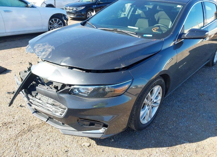 Photo 2 of 2018 Chevrolet Malibu LT (VIN 1G1ZD5STXJF165948)