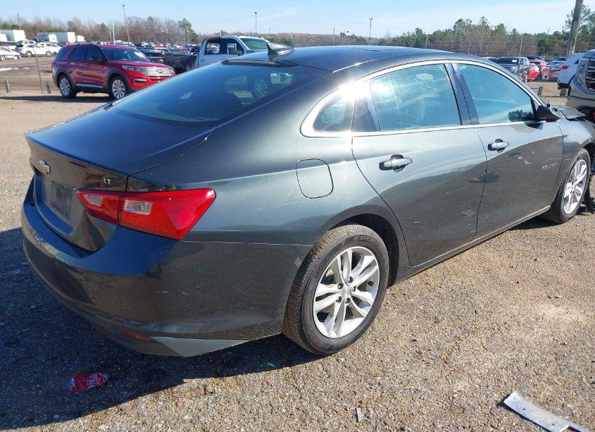 Photo 4 of 2018 Chevrolet Malibu LT (VIN 1G1ZD5STXJF165948)