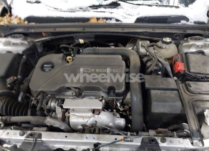 Photo 10 of 2018 Chevrolet Malibu LT (VIN 1G1ZD5STXJF171376)