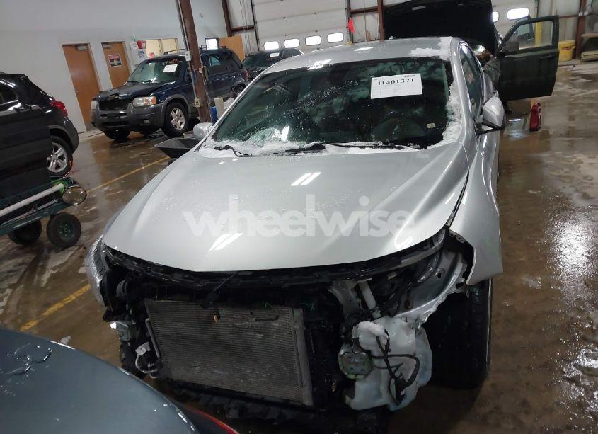 Photo 12 of 2018 Chevrolet Malibu LT (VIN 1G1ZD5STXJF171376)