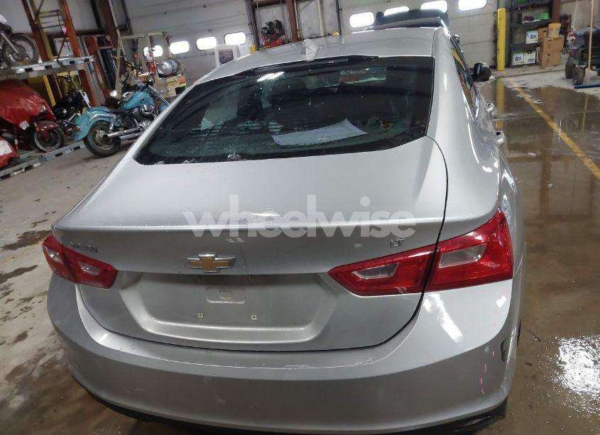 Photo 16 of 2018 Chevrolet Malibu LT (VIN 1G1ZD5STXJF171376)