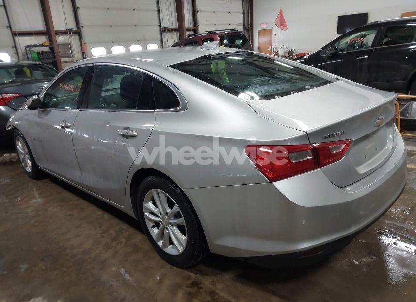 Photo 3 of 2018 Chevrolet Malibu LT (VIN 1G1ZD5STXJF171376)