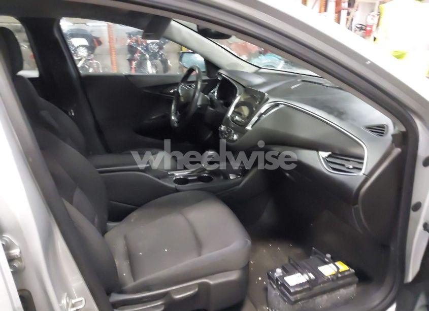 Photo 5 of 2018 Chevrolet Malibu LT (VIN 1G1ZD5STXJF171376)