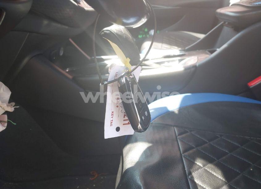 Photo 11 of 2018 Chevrolet Malibu LT (VIN 1G1ZD5STXJF172138)