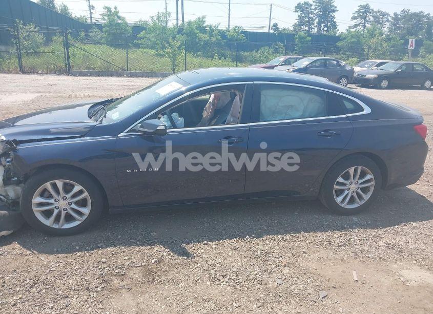 Photo 14 of 2018 Chevrolet Malibu LT (VIN 1G1ZD5STXJF172138)