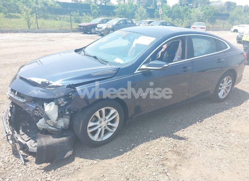 Photo 2 of 2018 Chevrolet Malibu LT (VIN 1G1ZD5STXJF172138)