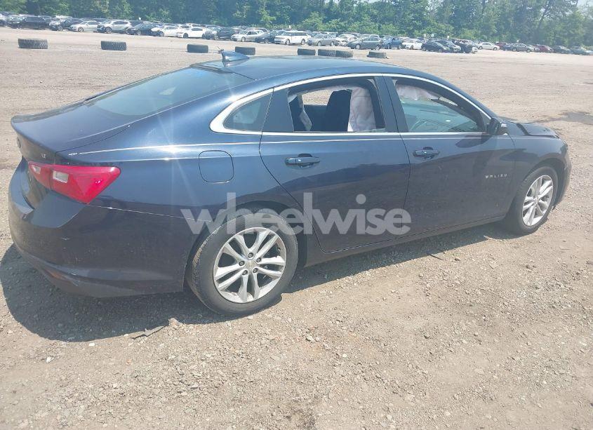 Photo 4 of 2018 Chevrolet Malibu LT (VIN 1G1ZD5STXJF172138)