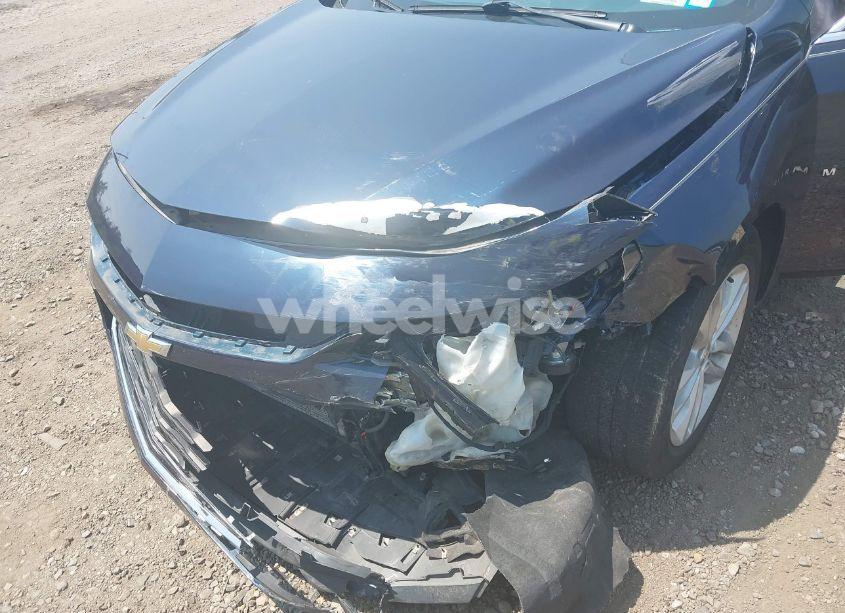 Photo 6 of 2018 Chevrolet Malibu LT (VIN 1G1ZD5STXJF172138)