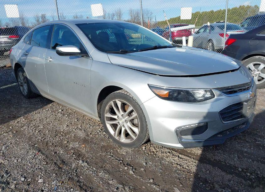 2018 Chevrolet Malibu LT (VIN 1G1ZD5STXJF172673) main photo