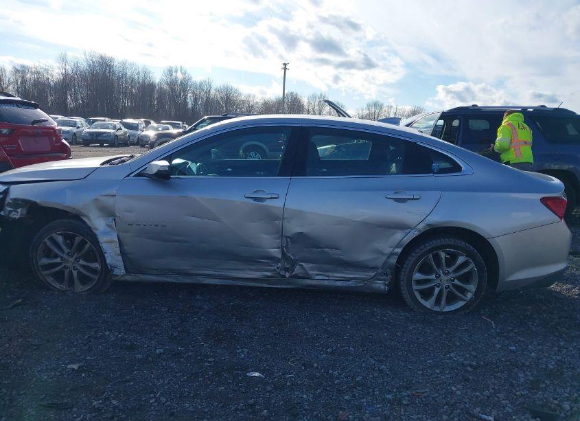 Photo 14 of 2018 Chevrolet Malibu LT (VIN 1G1ZD5STXJF172673)