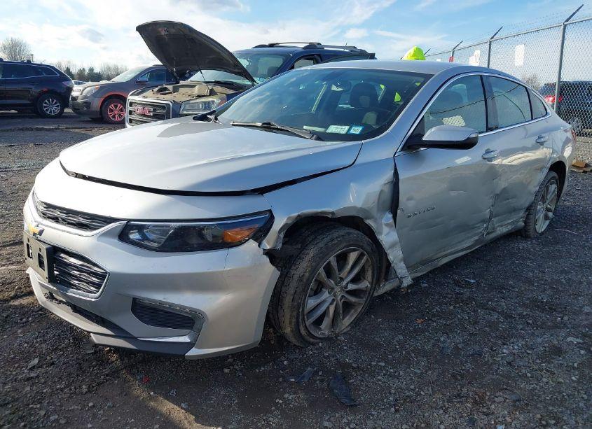 Photo 2 of 2018 Chevrolet Malibu LT (VIN 1G1ZD5STXJF172673)
