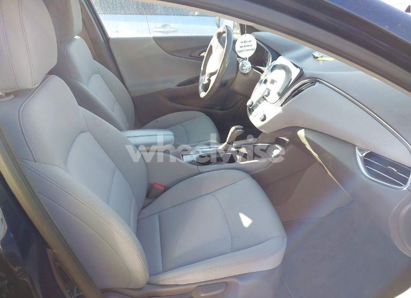 Photo 5 of 2018 Chevrolet Malibu LT (VIN 1G1ZD5STXJF187593)