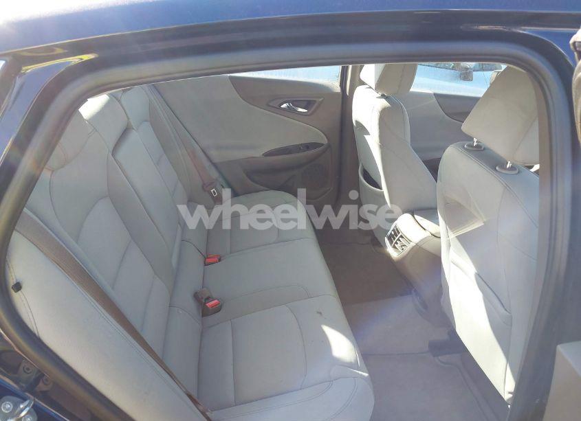 Photo 8 of 2018 Chevrolet Malibu LT (VIN 1G1ZD5STXJF187593)