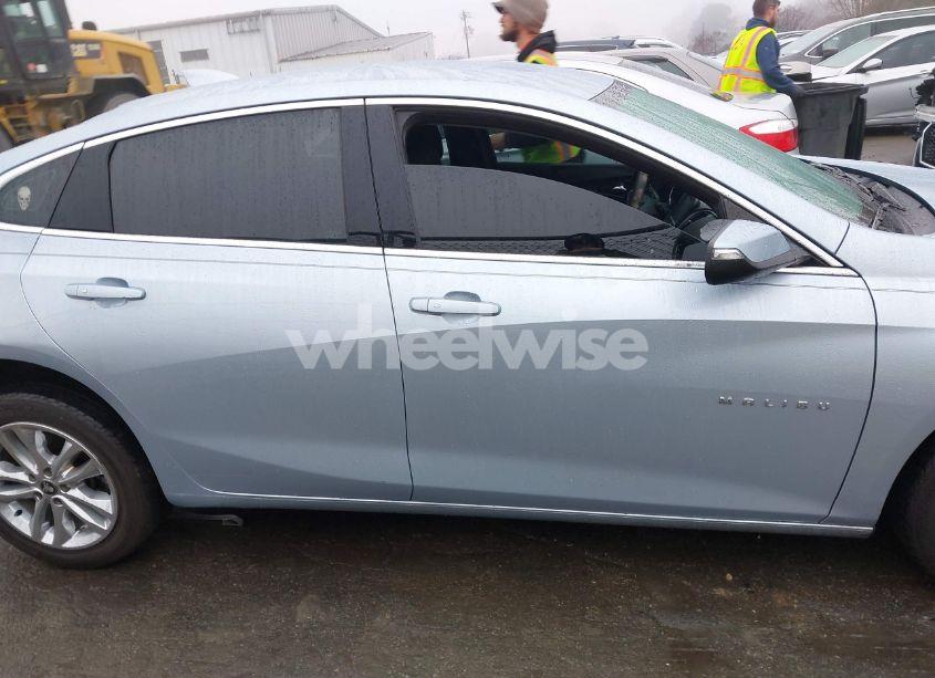 Photo 13 of 2018 Chevrolet Malibu LT (VIN 1G1ZD5STXJF193944)