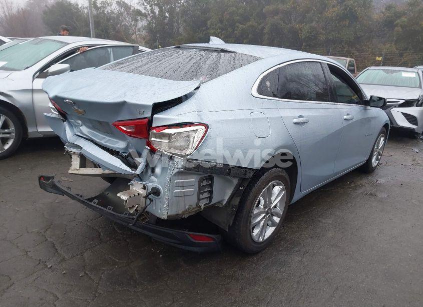 Photo 4 of 2018 Chevrolet Malibu LT (VIN 1G1ZD5STXJF193944)