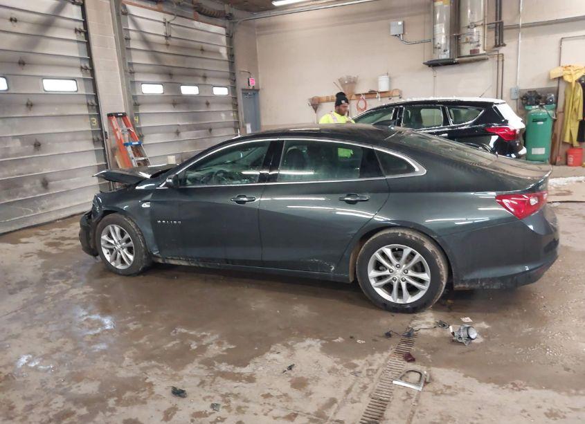 Photo 15 of 2018 Chevrolet Malibu LT (VIN 1G1ZD5STXJF194740)