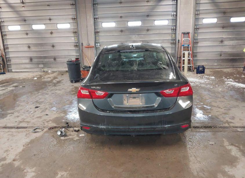 Photo 17 of 2018 Chevrolet Malibu LT (VIN 1G1ZD5STXJF194740)