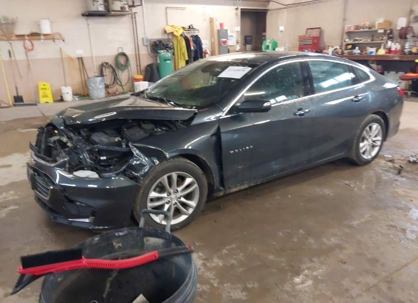 Photo 2 of 2018 Chevrolet Malibu LT (VIN 1G1ZD5STXJF194740)