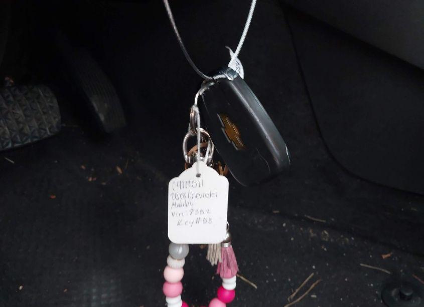 Photo 11 of 2018 Chevrolet Malibu LT (VIN 1G1ZD5STXJF198352)