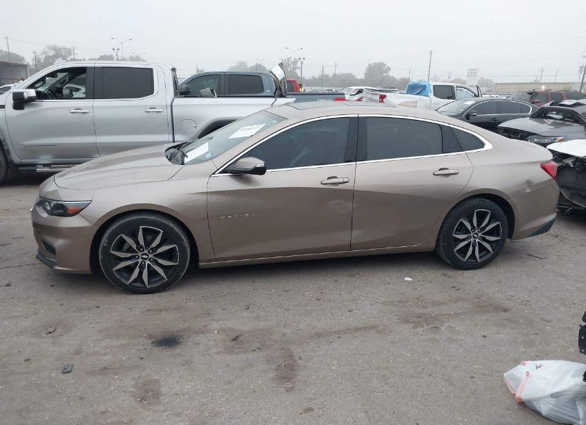 Photo 14 of 2018 Chevrolet Malibu LT (VIN 1G1ZD5STXJF198352)