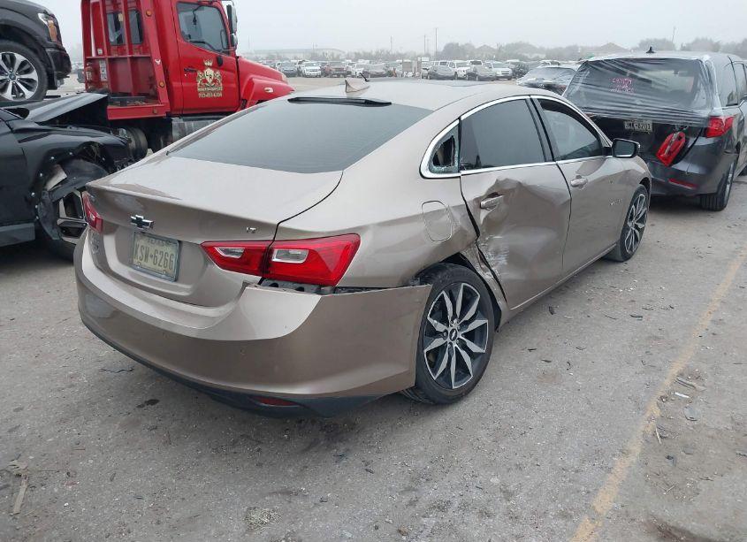 Photo 4 of 2018 Chevrolet Malibu LT (VIN 1G1ZD5STXJF198352)