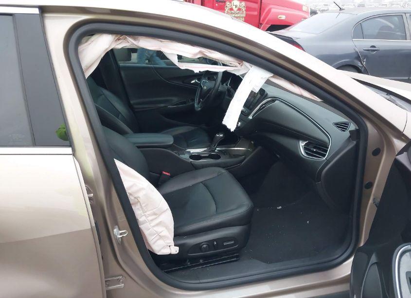 Photo 5 of 2018 Chevrolet Malibu LT (VIN 1G1ZD5STXJF198352)