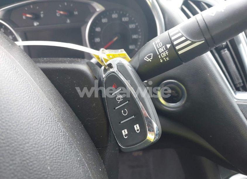 Photo 11 of 2018 Chevrolet Malibu LT (VIN 1G1ZD5STXJF200309)