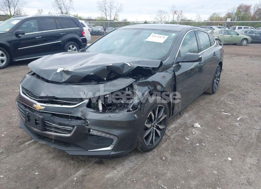 Photo 2 of 2018 Chevrolet Malibu LT (VIN 1G1ZD5STXJF200309)