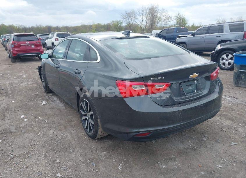 Photo 3 of 2018 Chevrolet Malibu LT (VIN 1G1ZD5STXJF200309)