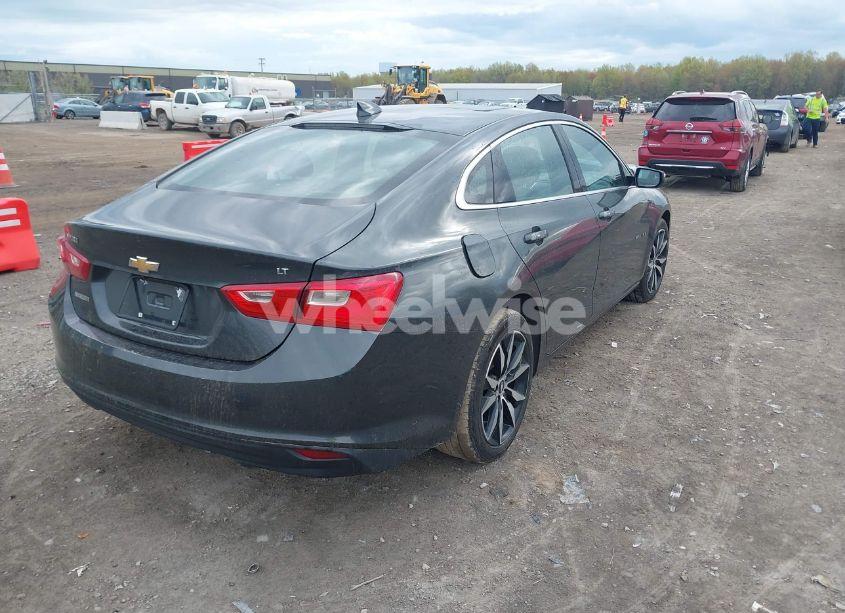 Photo 4 of 2018 Chevrolet Malibu LT (VIN 1G1ZD5STXJF200309)