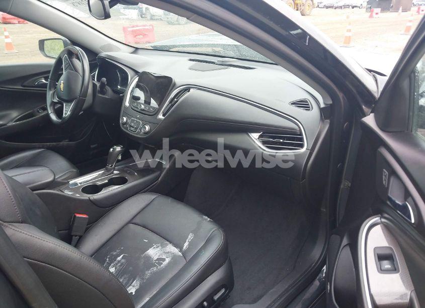 Photo 5 of 2018 Chevrolet Malibu LT (VIN 1G1ZD5STXJF200309)