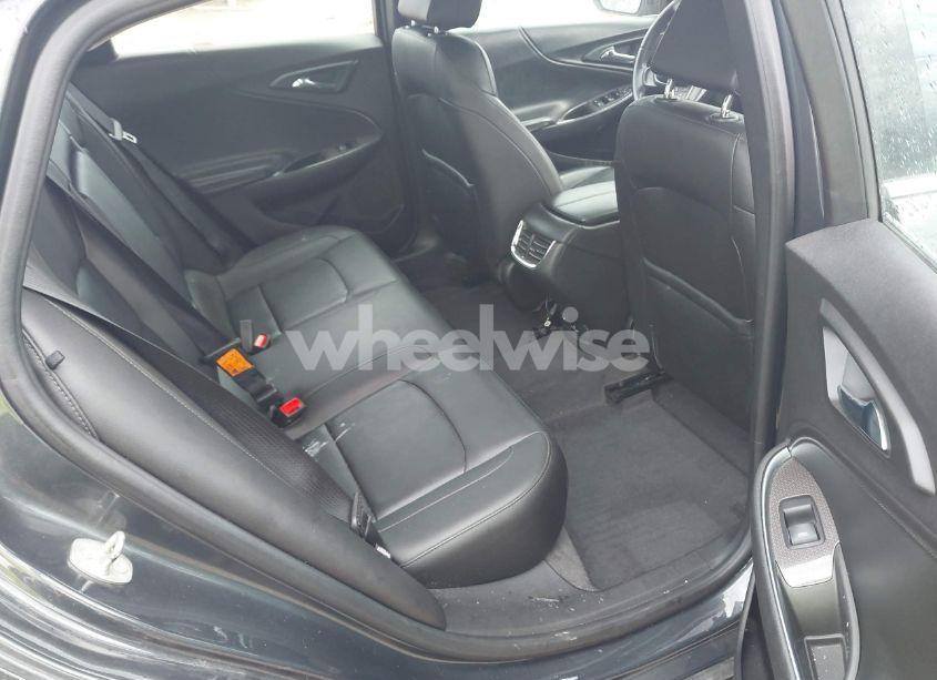 Photo 8 of 2018 Chevrolet Malibu LT (VIN 1G1ZD5STXJF200309)