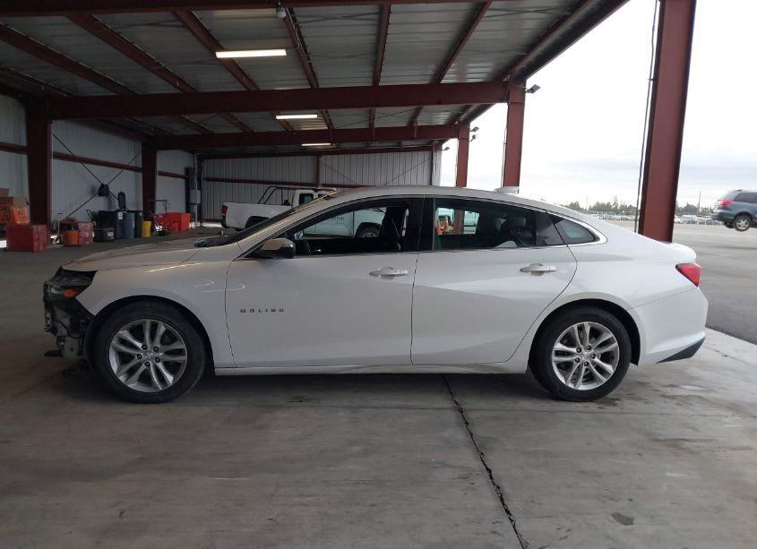 Photo 15 of 2018 Chevrolet Malibu LT (VIN 1G1ZD5STXJF202075)