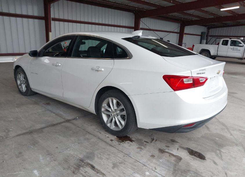 Photo 3 of 2018 Chevrolet Malibu LT (VIN 1G1ZD5STXJF202075)