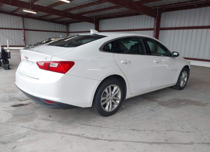 Photo 4 of 2018 Chevrolet Malibu LT (VIN 1G1ZD5STXJF202075)