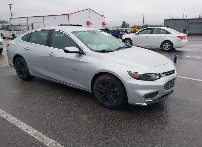 2018 Chevrolet Malibu LT (VIN 1G1ZD5STXJF202318) main photo